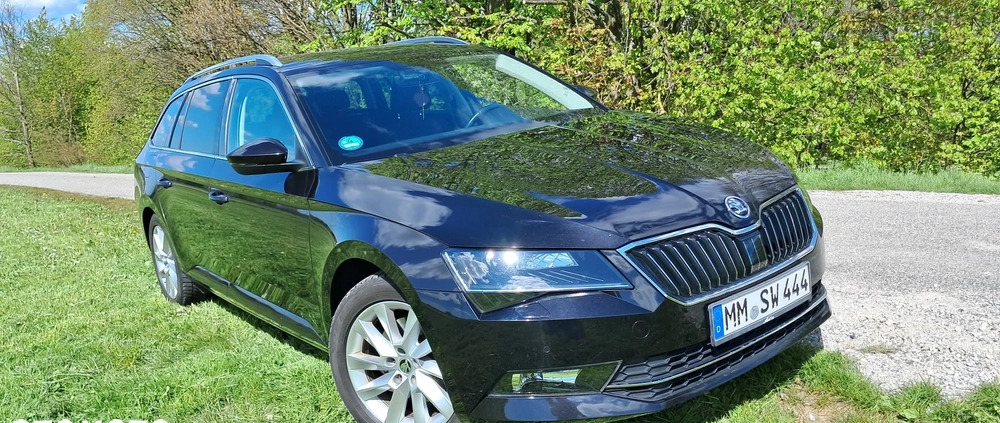 Skoda Superb cena 98000 przebieg: 102000, rok produkcji 2018 z Poznań małe 92